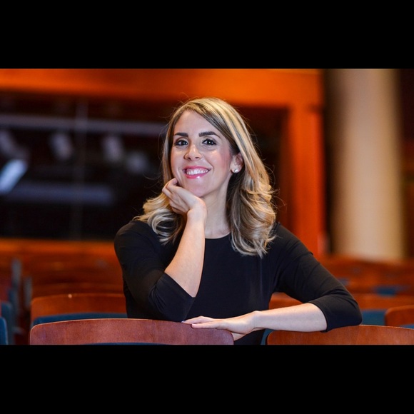 Meet your Posher, Jennifer - Picture 1 of 1